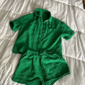 Two piece waffle knit short set. Green